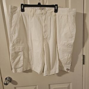 St. Johns Bay NWT Hiking Shorts Bundle Green And White Size 42